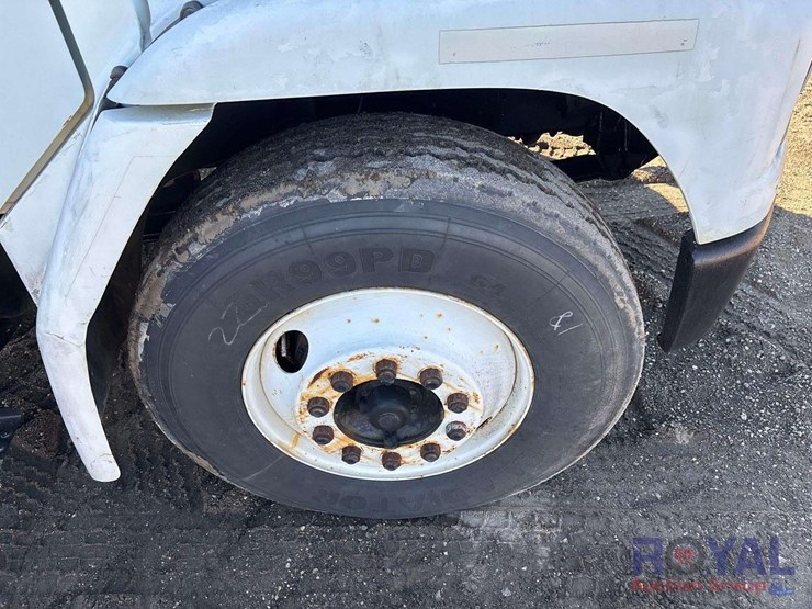 2000-freightliner-fl70-image-33