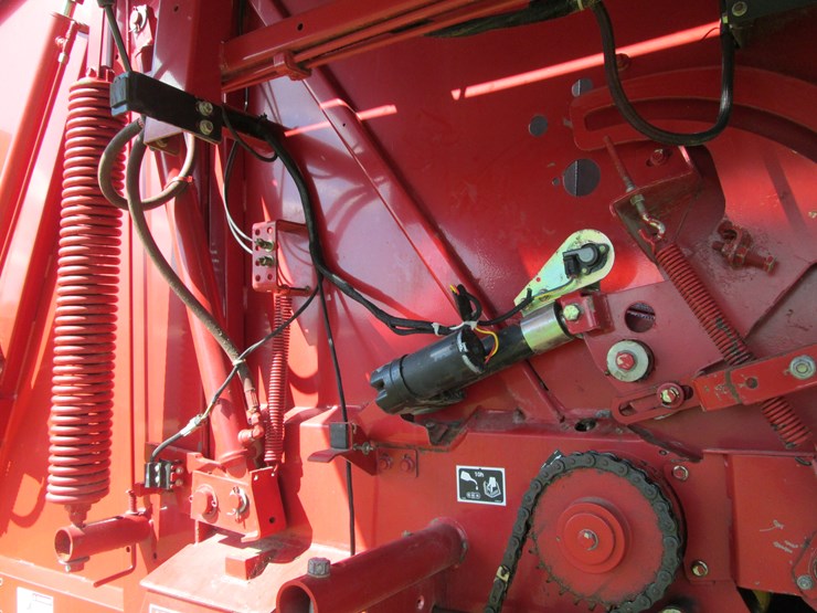 new-holland-br780-image-17