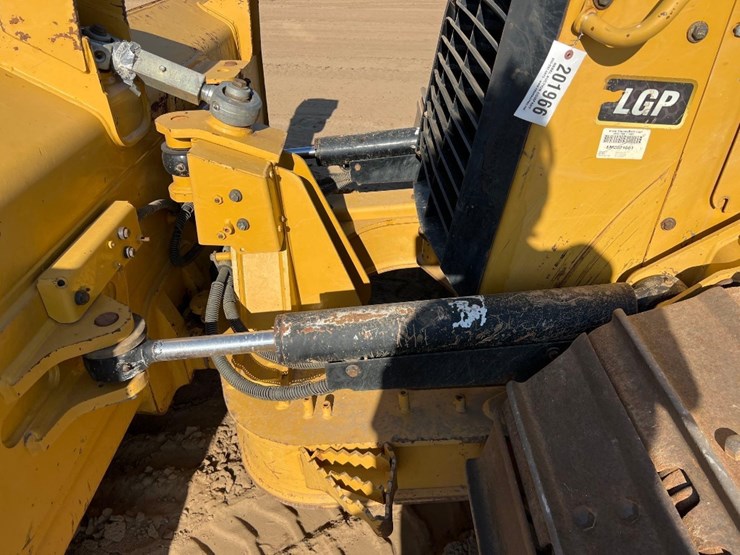 2021-caterpillar-d3-lgp-image-28