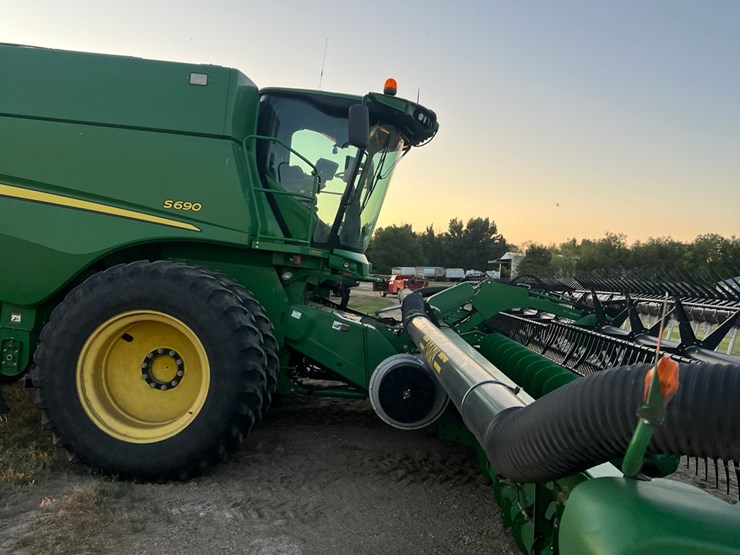 2013-john-deere-s690-image-14