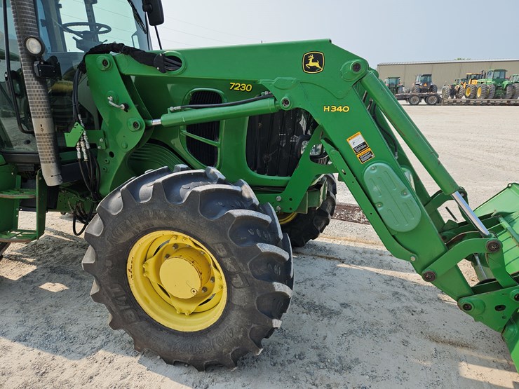 2011-john-deere-7230-image-25
