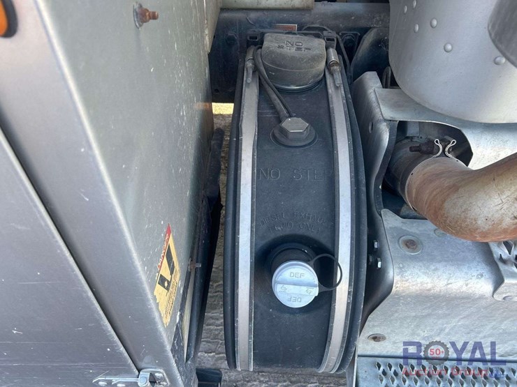 2012-peterbilt-337-image-46