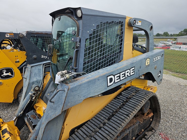 2011-deere-333d-image-11