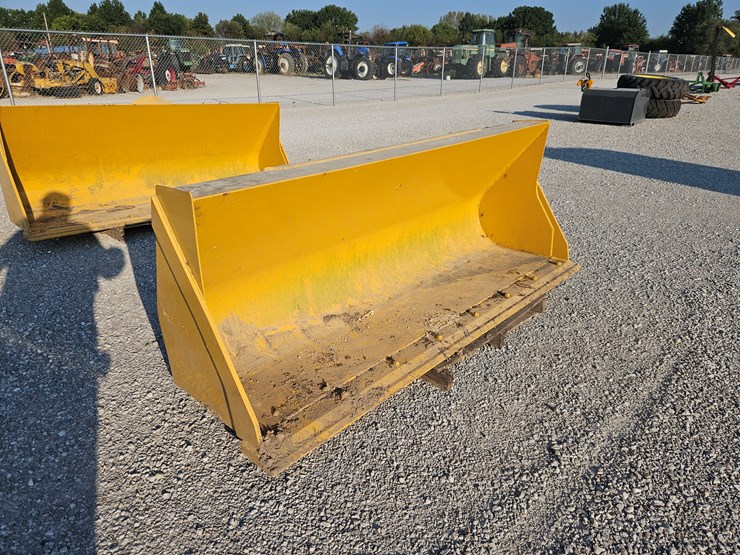 #203722-•-john-deere-3102-smooth-bucket-image-5