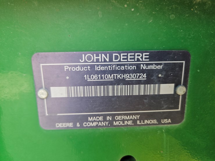 2019-john-deere-6110m-image-18