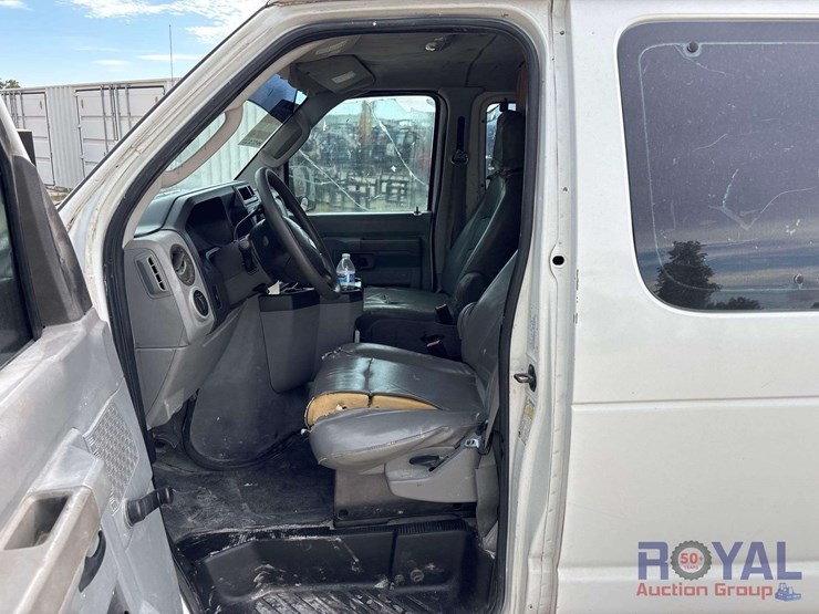 2009-ford-cargo-image-11