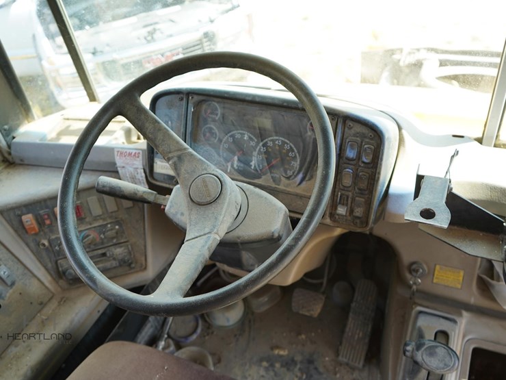 2004-freightliner-fs65-image-10
