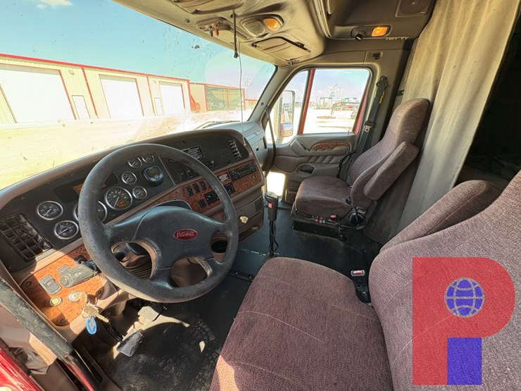 2012-peterbilt-587-image-8