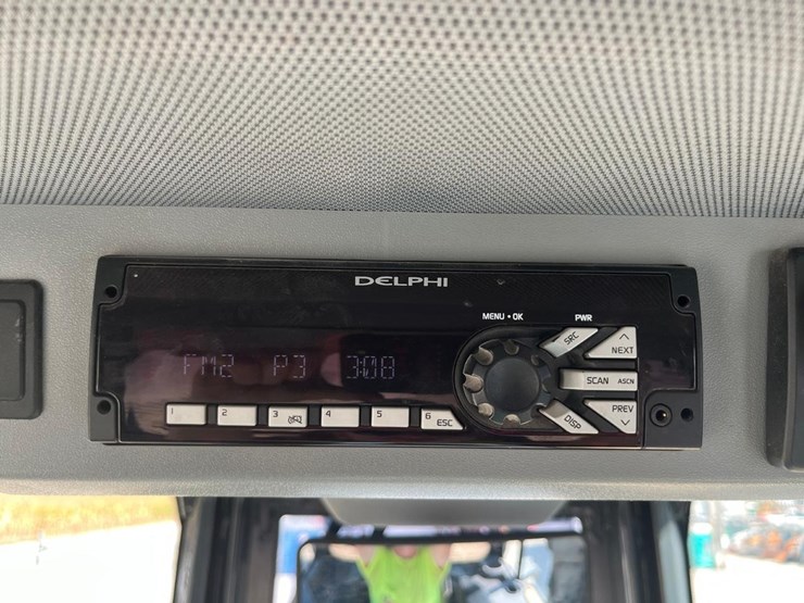 2021-deere-750l-image-26