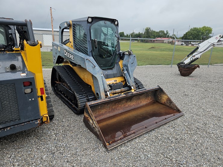 2011-deere-333d-image-22