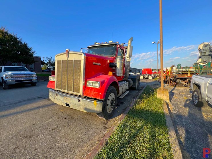 2009-kenworth-w900-image-3