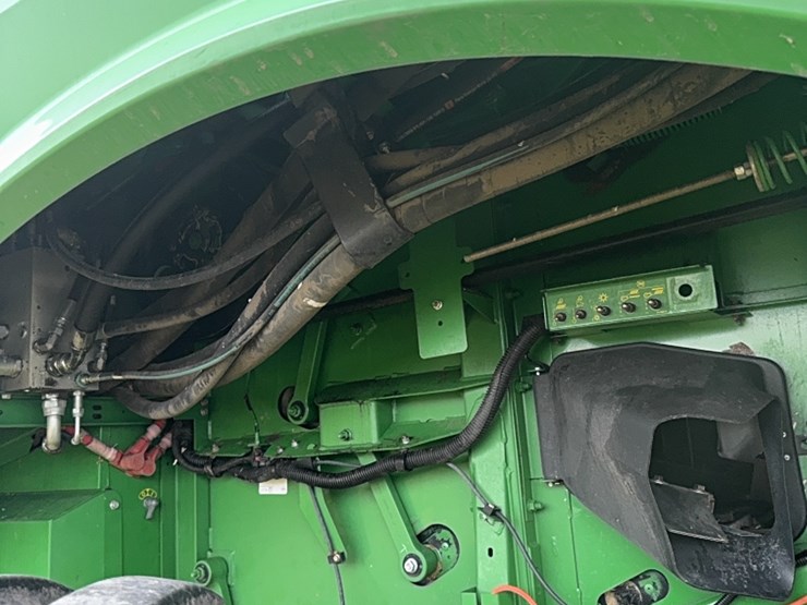 2013-john-deere-s690-image-35