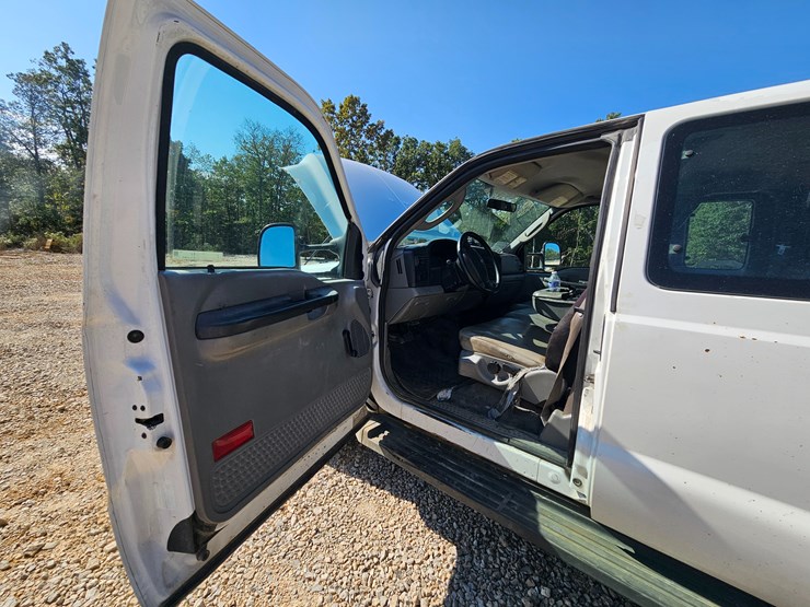 2006-ford-f350-image-32