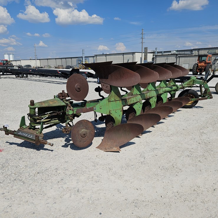 #203533 • John Deere F935H Rollover Plow