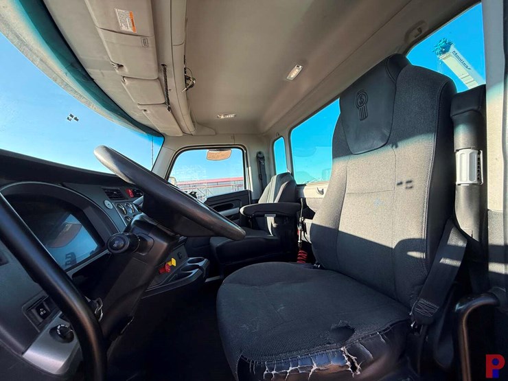 2024-kenworth-t880-image-9