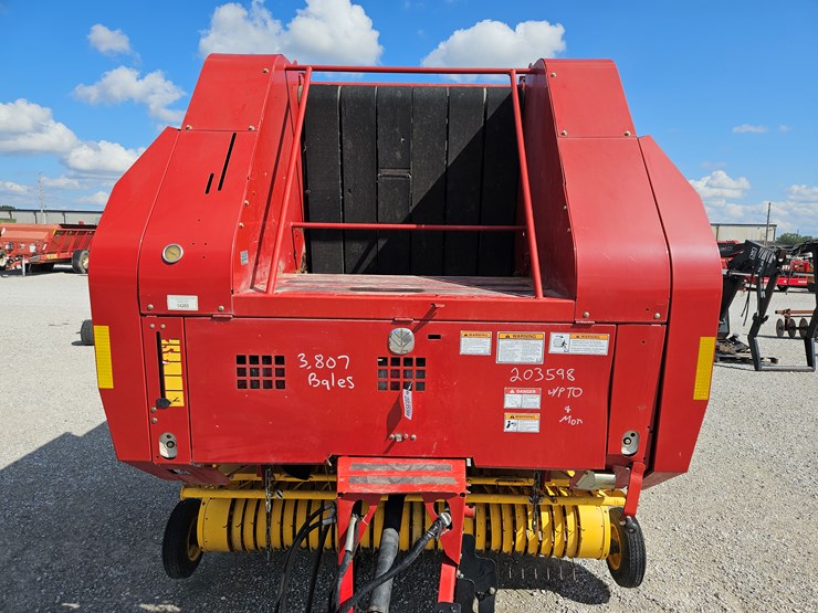 2008-new-holland-br7070-image-3