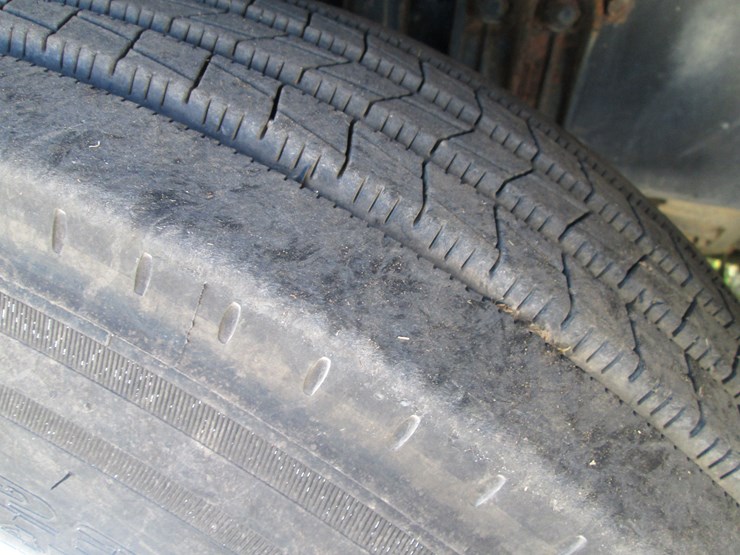 2011-volvo-acl64-image-15