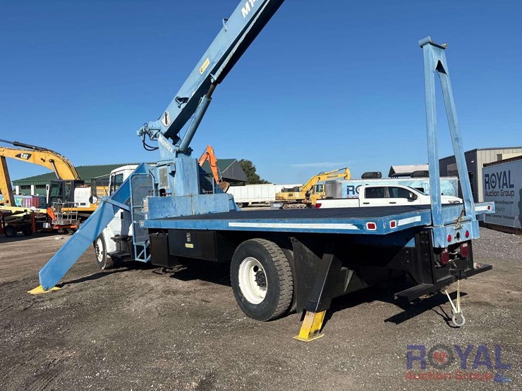 2000-freightliner-fl70-image-7