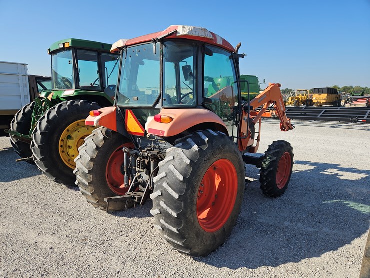 2010-kubota-m7040-image-17