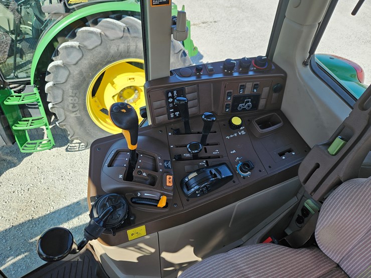 2004-john-deere-7220-image-11