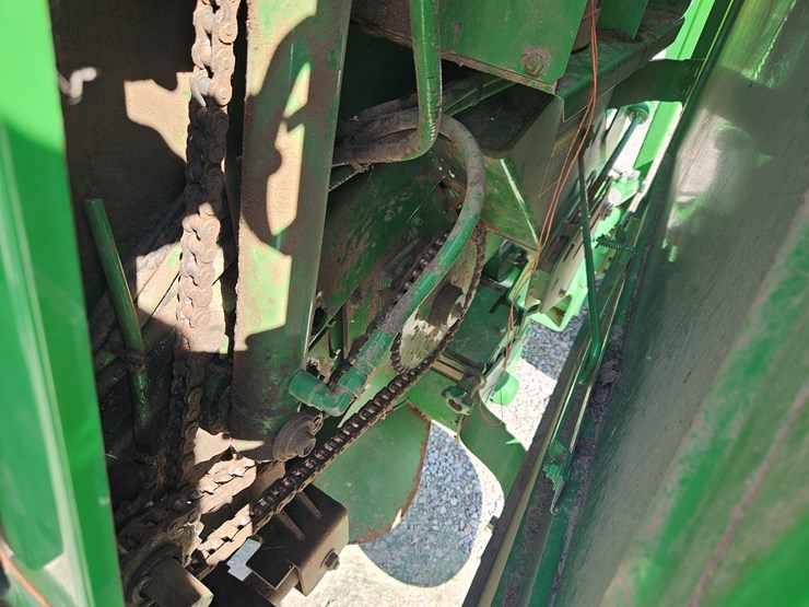 2005-john-deere-567-image-7