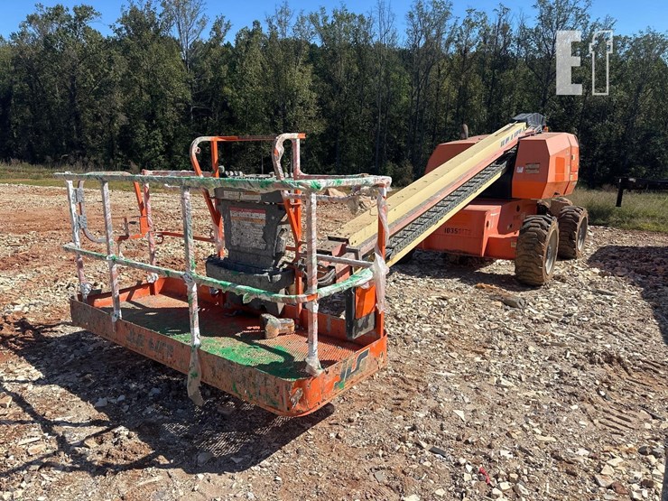 2015-jlg-600s-image-1