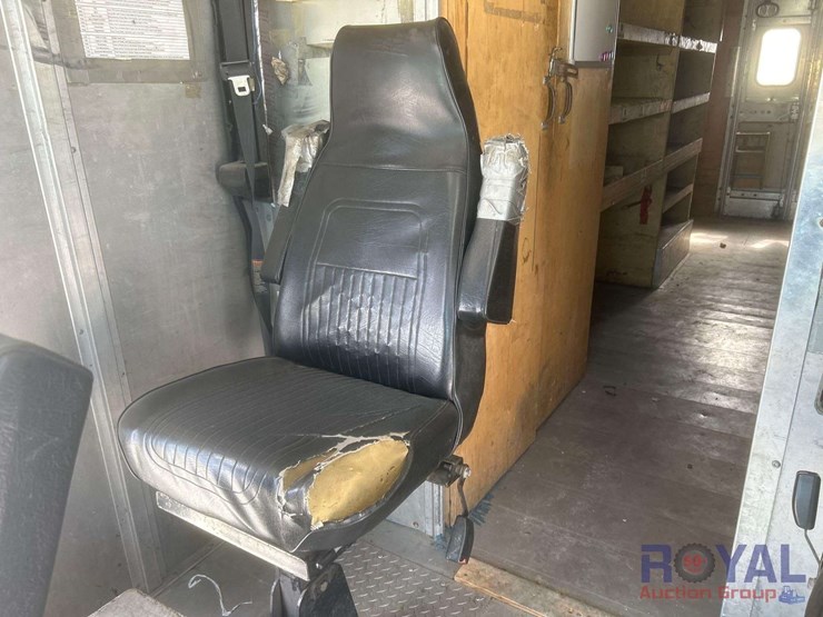 2014-freightliner-mt55-image-11