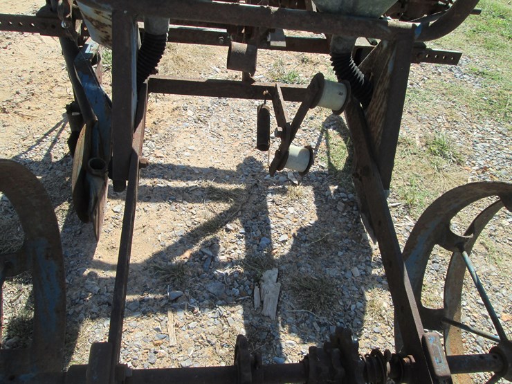 #29515-•-ford-2-row-planter-image-5