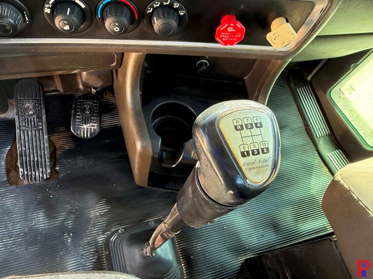 2013-kenworth-t660-image-23