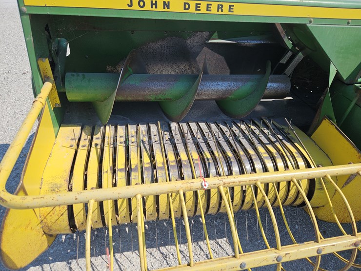 john-deere-336-image-3