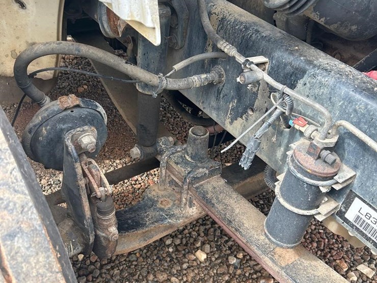 2003-freightliner-business-class-m2-106-image-64