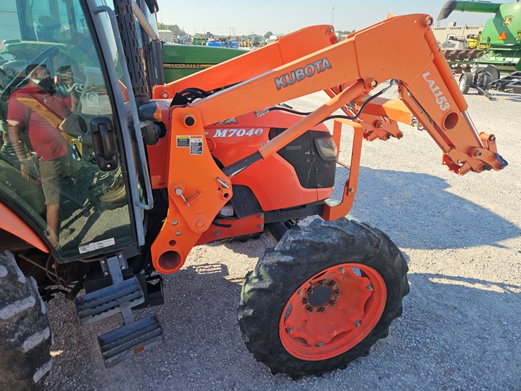 2010-kubota-m7040-image-18