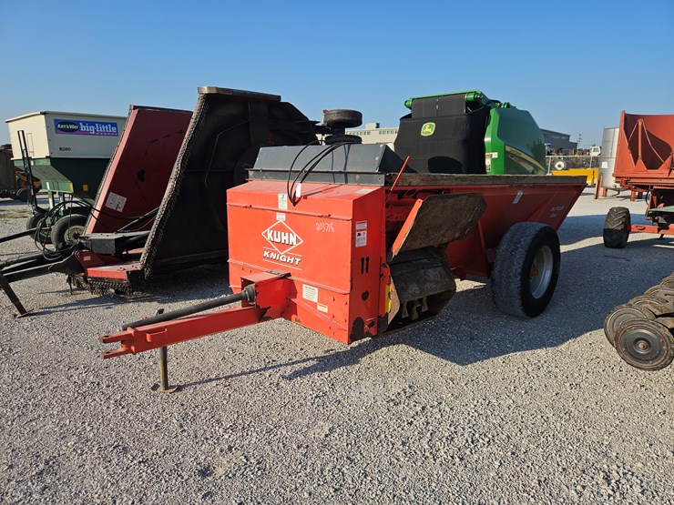 #203718-•-knight-8114-manure-spreader-image-1