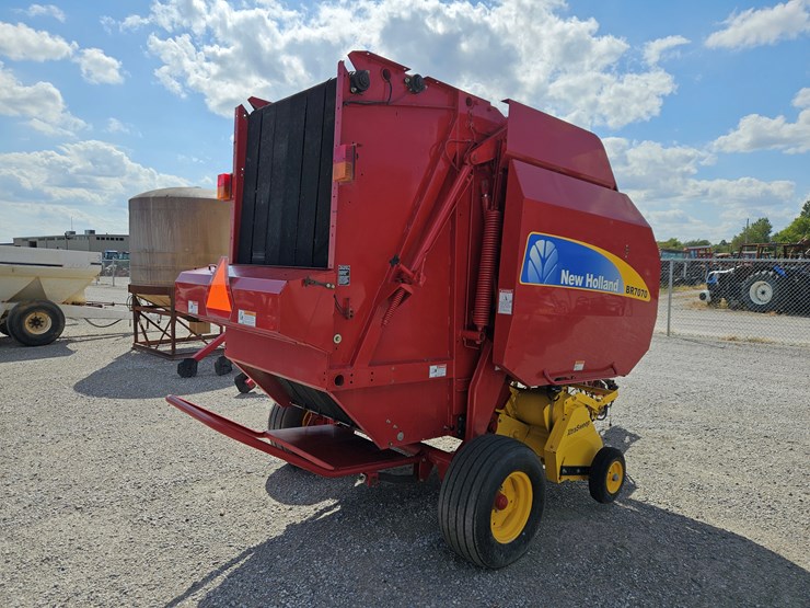 2008-new-holland-br7070-image-10