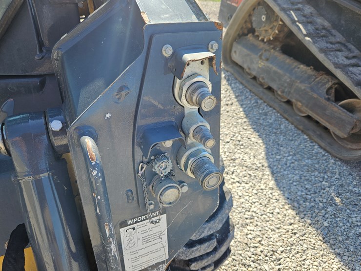 2022-deere-318g-image-6
