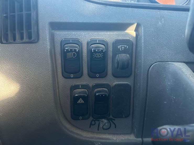 2012-peterbilt-337-image-50