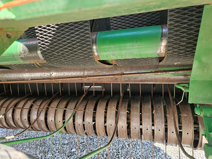 2005-john-deere-567-image-5