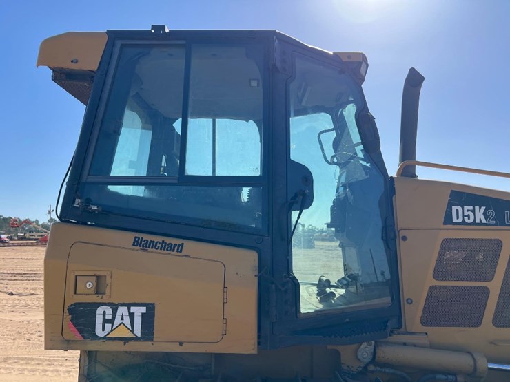 2015-caterpillar-d5k2-lgp-image-22