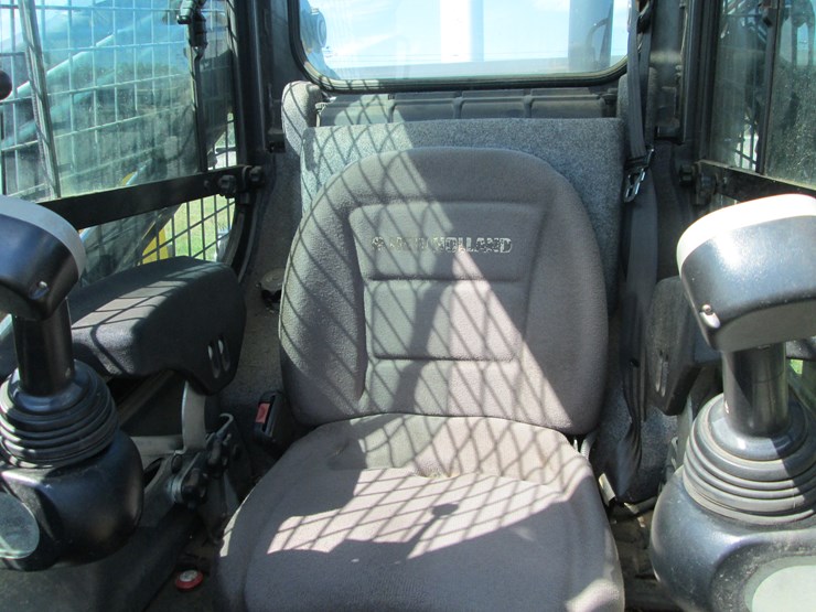 new-holland-l228-image-21
