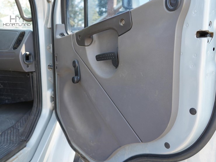 2007-freightliner-business-class-m2-106-image-31