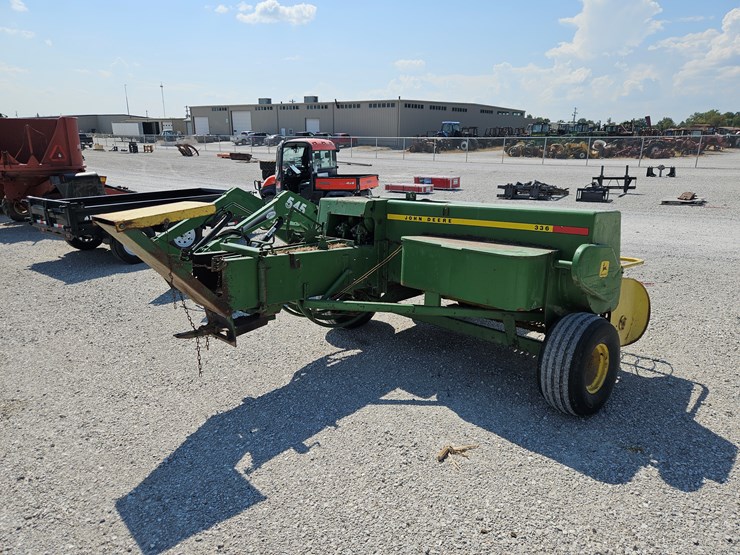 john-deere-336-image-4