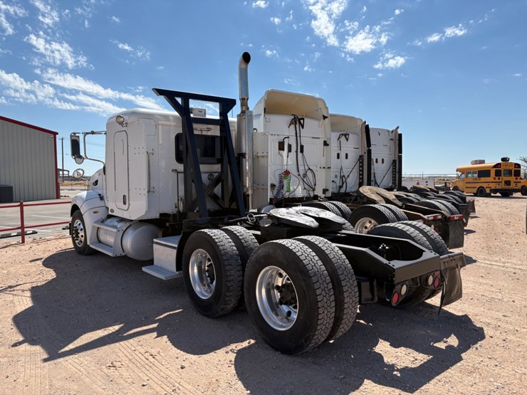 2008-peterbilt-386-image-7