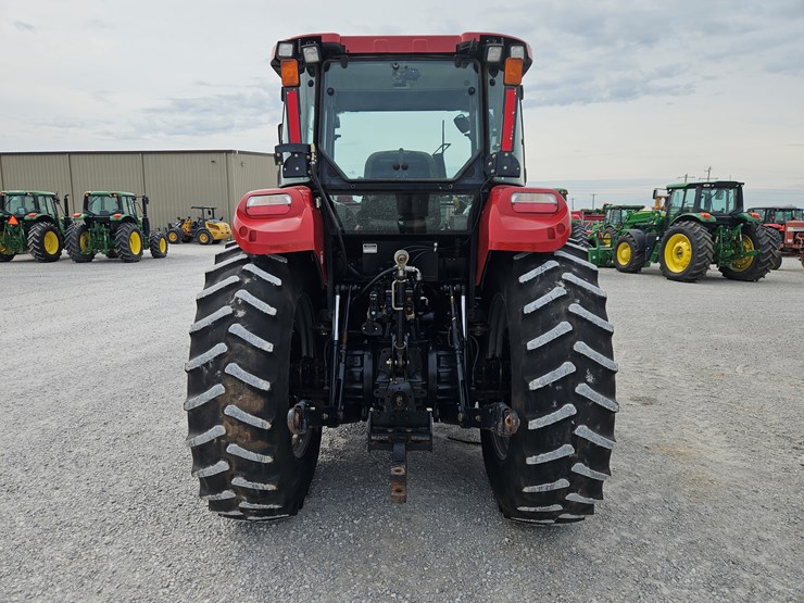 2015-case-ih-farmall-140a-image-15