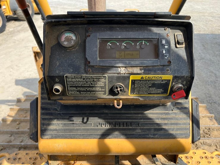 deere-750c-image-31