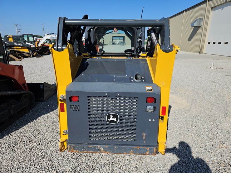 2022-deere-318g-image-16