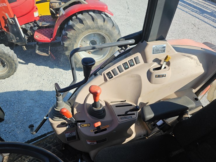 2010-kubota-m7040-image-9