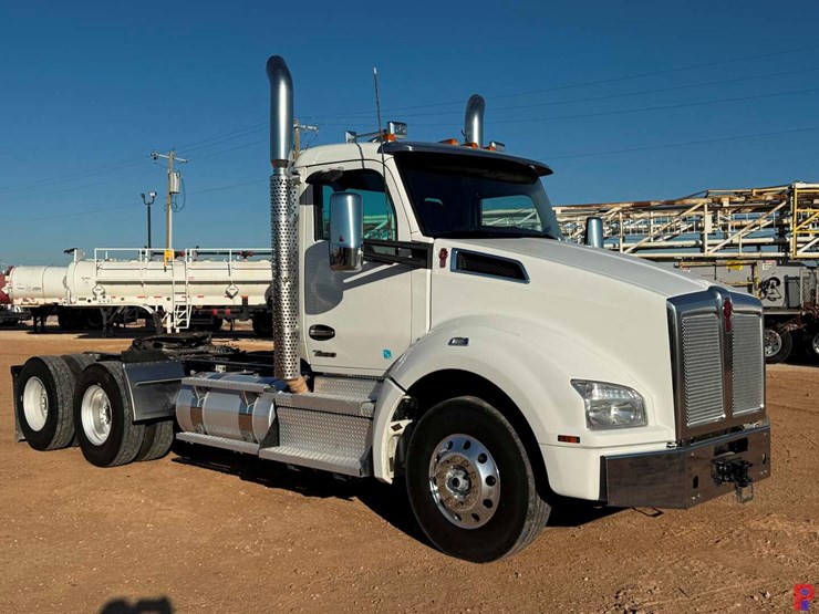 2024-kenworth-t880-image-1