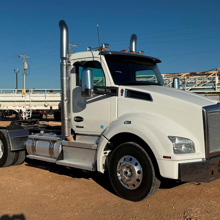 2024 KENWORTH T880