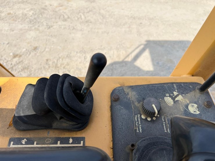deere-750c-image-35