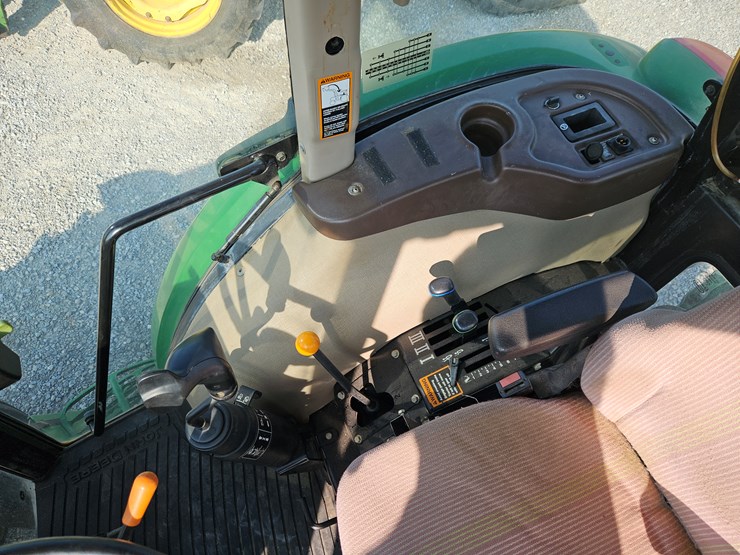 2010-john-deere-6115d-image-8